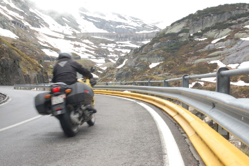Le canton de Vaud va installer des glissières de sécurité doubles pour motards