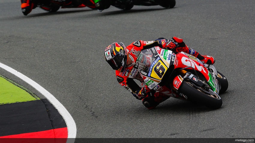 Profitant de la meteo et de son talent, l-Allemand Stefan Bradl a pu mener durant les cinq premiers tours.