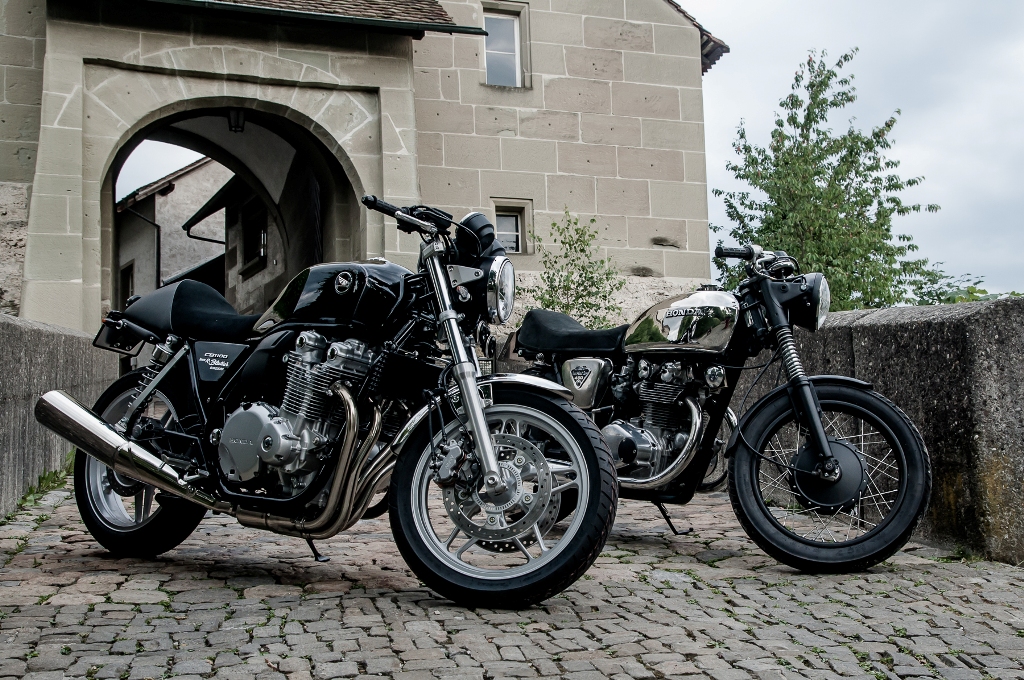 Les CB 1100 (devant) et CB 450 Café Racer.