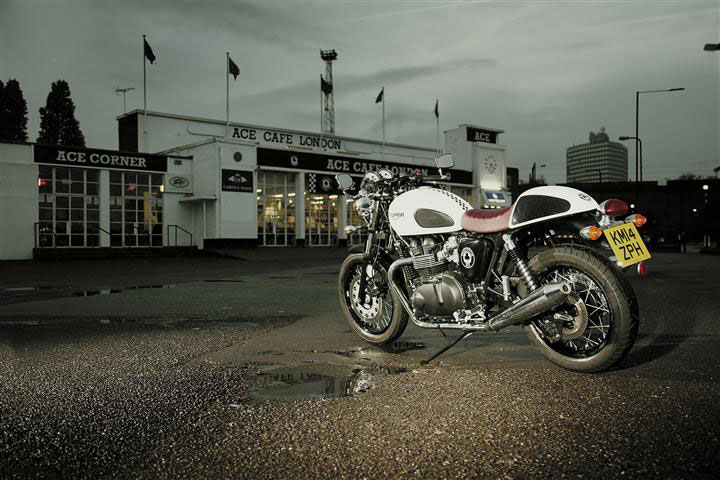 L’hommage de Triumph à l’Ace Cafe anglais