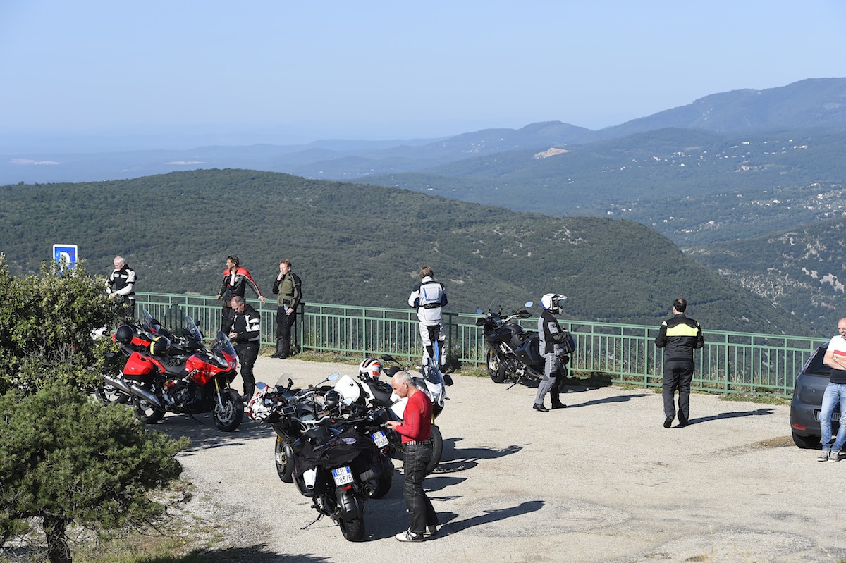 La route Napoléon, après Grasse, balcon sur la Méditerranée.