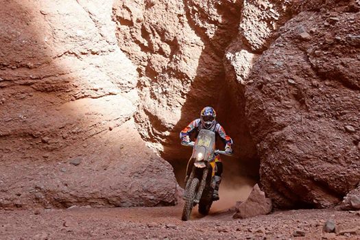 Barreda perd sa victoire du jour pour des échanges de moteur, le Dakar semble appartenir à Coma