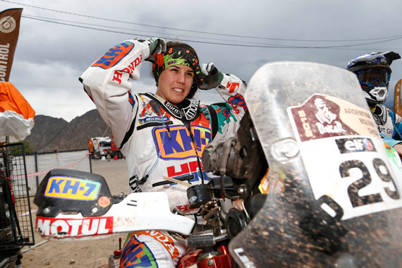 La première motarde du Dakar, et de loin, Laia Sanz (Honda).