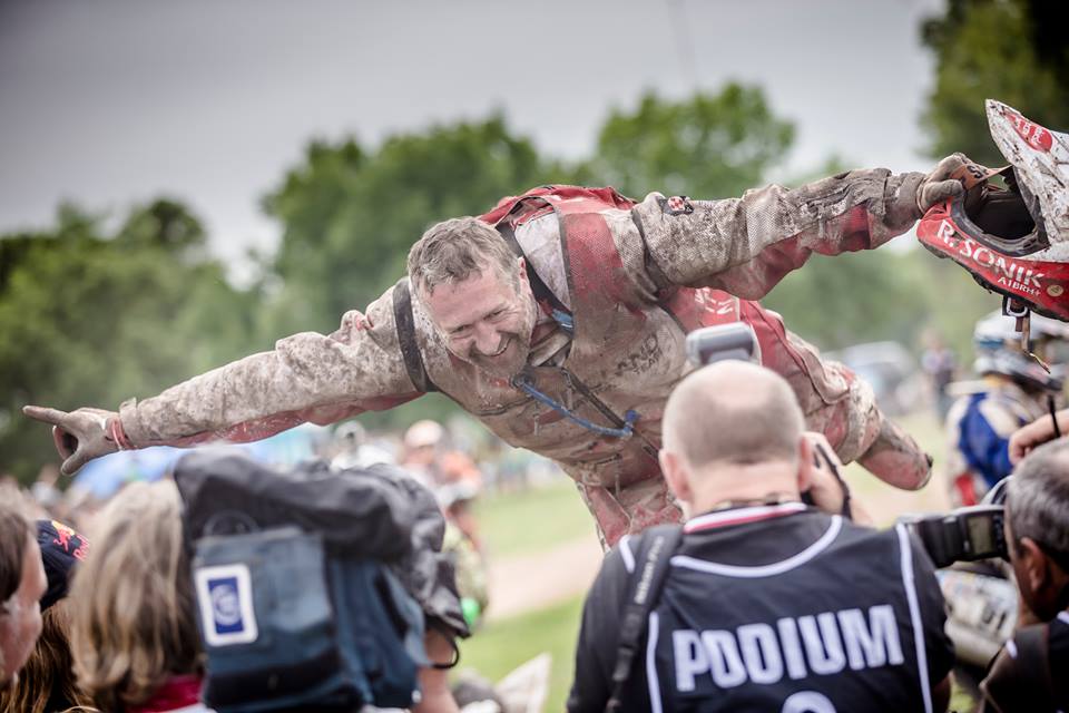 Rafal Sonik, vainqueur 2015, encore plein de la boue de la dernière étape.