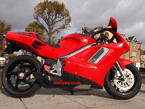 La mythique Honda NR, avec ses pistons elliptiques.