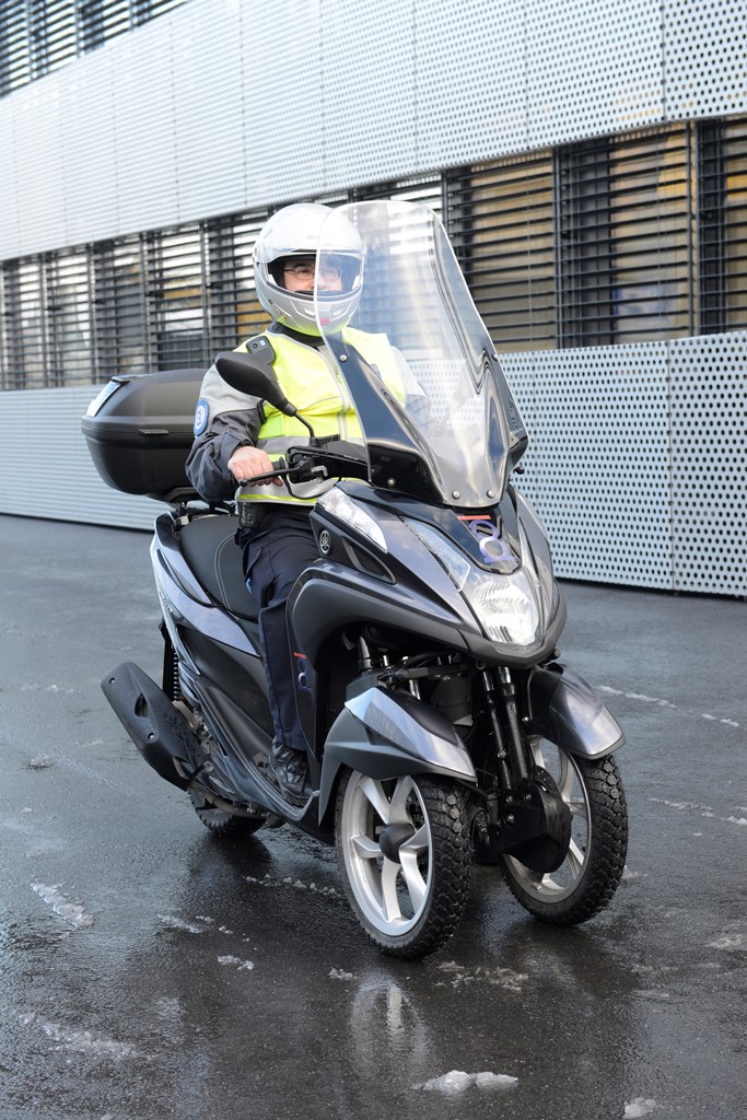 Le Tricity permet aux assistants de police de couvrir du terrain par tous les temps avec plus de sécurité qu'un scooter classique.