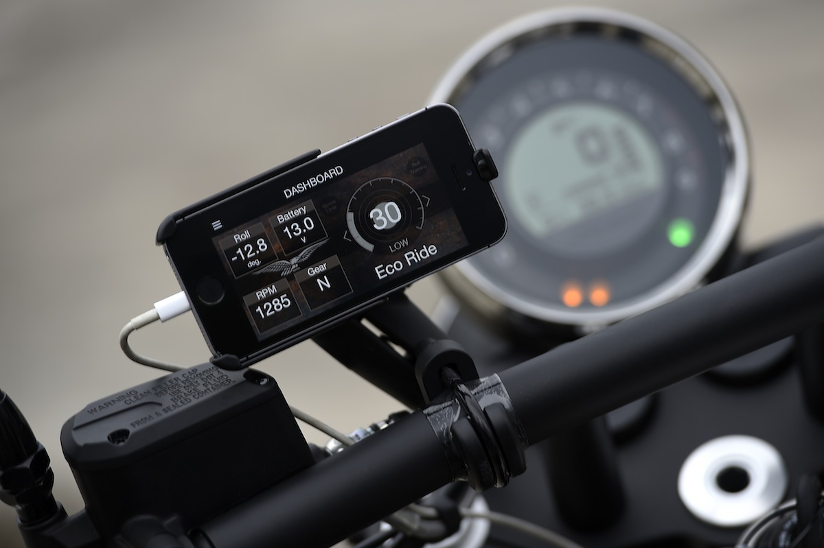 L'option MG-MP fait l'interface entre l'électronique de la moto et un smartphone. 