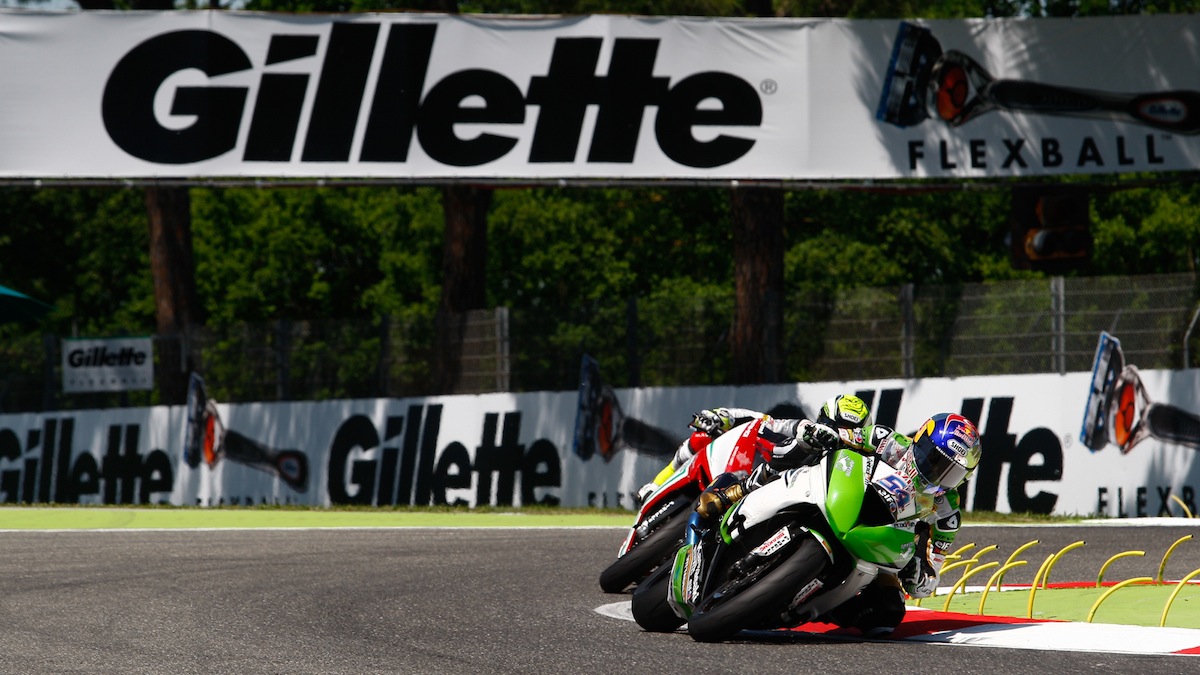 Jules Cluzel, qui avait pris la pole, a dû concéder la victoire à Sofuoglu sur sa Kawasaki verte et blanche.