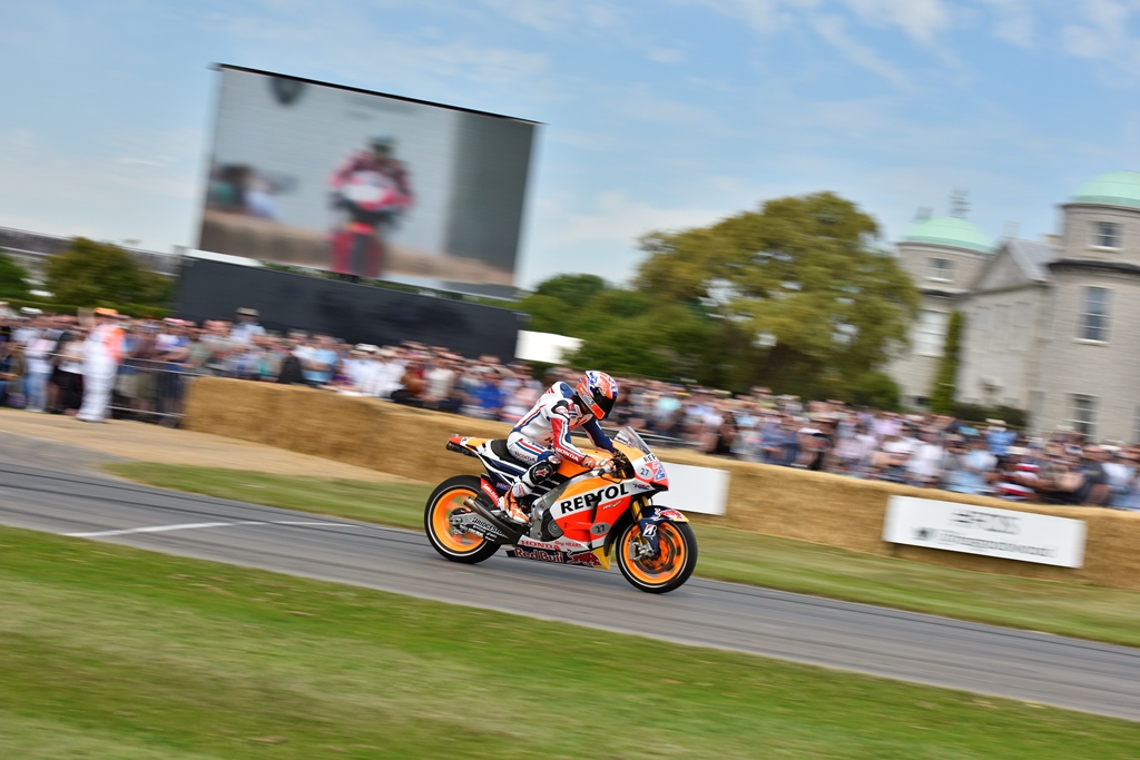 Stoner avec la Honda RCV 213 de GP.