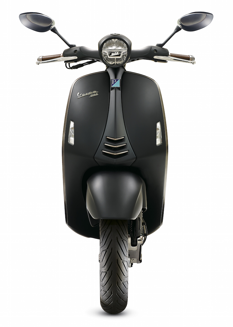 VESPA 946_Armani Front