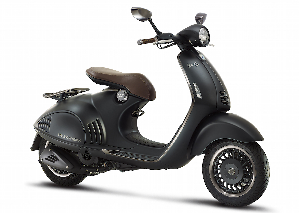 VESPA_946_Emportio_Armani_right side