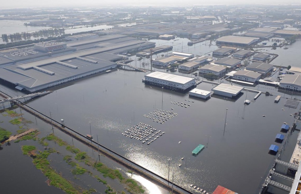 L'usine IRC lors des inondations en 2011.