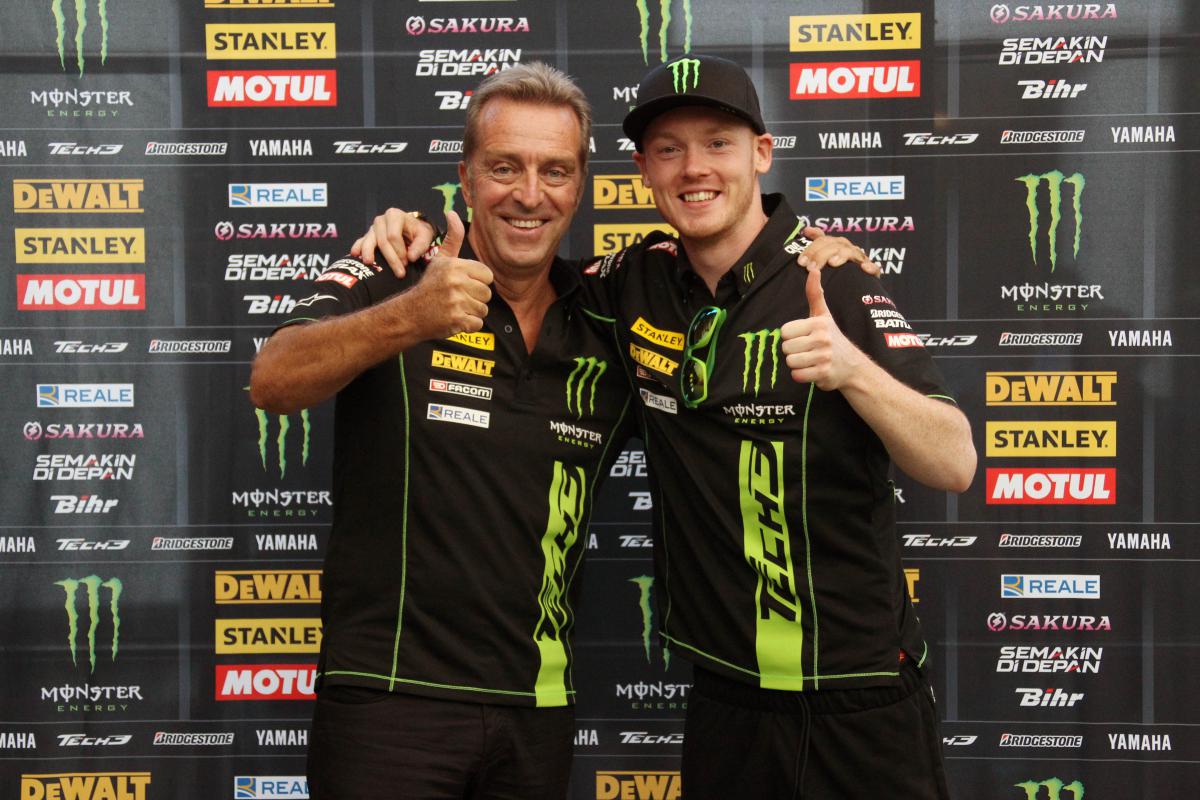 Hervé Poncharal, team manager, et Bradley Smith, à Brno.