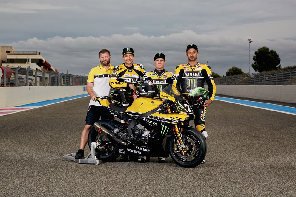 Le Team YART (Yamaha Austria Racing Team) du Team manager, d'Iván Silva, Sheridan Morais, et Max Neukirchner.