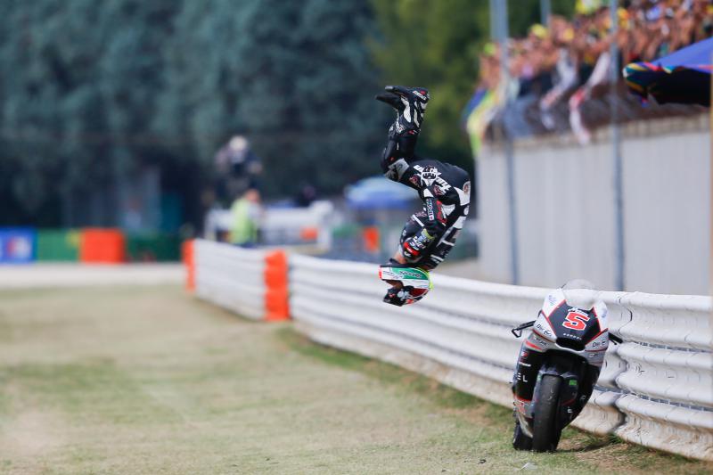 Un salto arrière exécuté après chaque victoire a rendu Johan Zarco encore plus célèbre. 