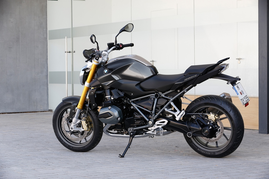 La R 1200 R, ici en photo, a beaucoup en commun techniquement avec la RS.