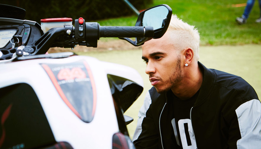 Lewis Hamilton roule pour MV Agusta