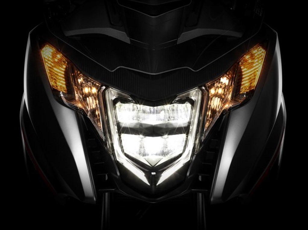 La face 2016 du Honda Integra, mi-scooter, mi-moto.