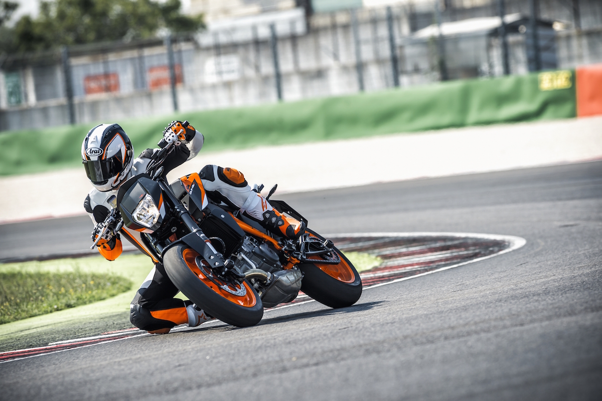 La nouvelle KTM 690 Duke R. Roue arrière (ou avant) conseillée.