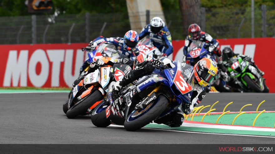 Suchet malchanceux, mais dans les points à Donington. De Rosa gagne facilement!