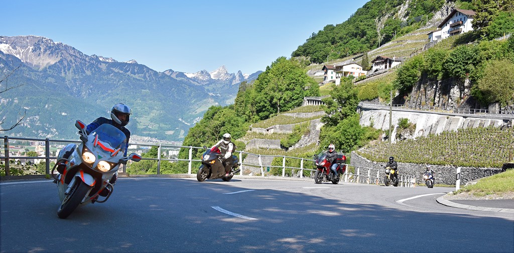 La police vaudoise enseigne les virages aux motards