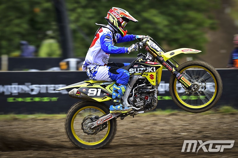 Jeremy Seewer au pied du podium à Matterley Basin