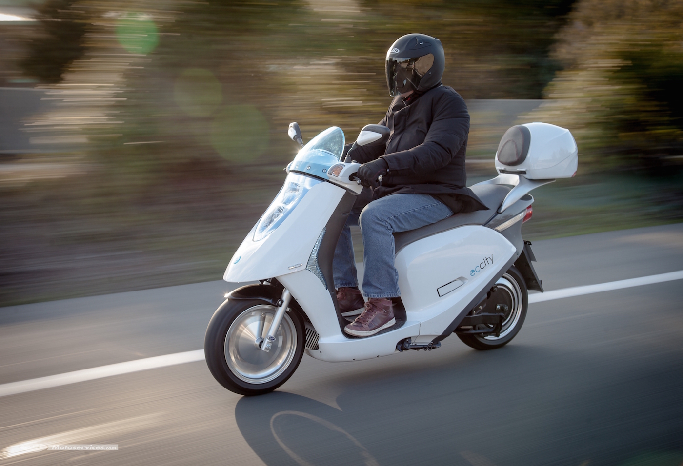 La Ville de Lausanne teste un scooter électrique français, jusqu'ici