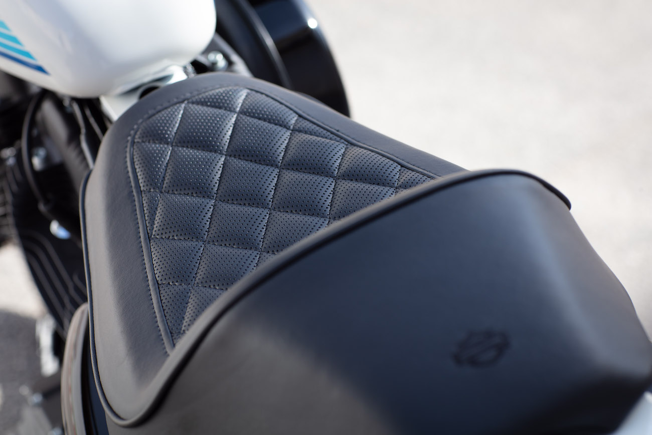 iron 1200 passenger seat iron 1200 passenger seat