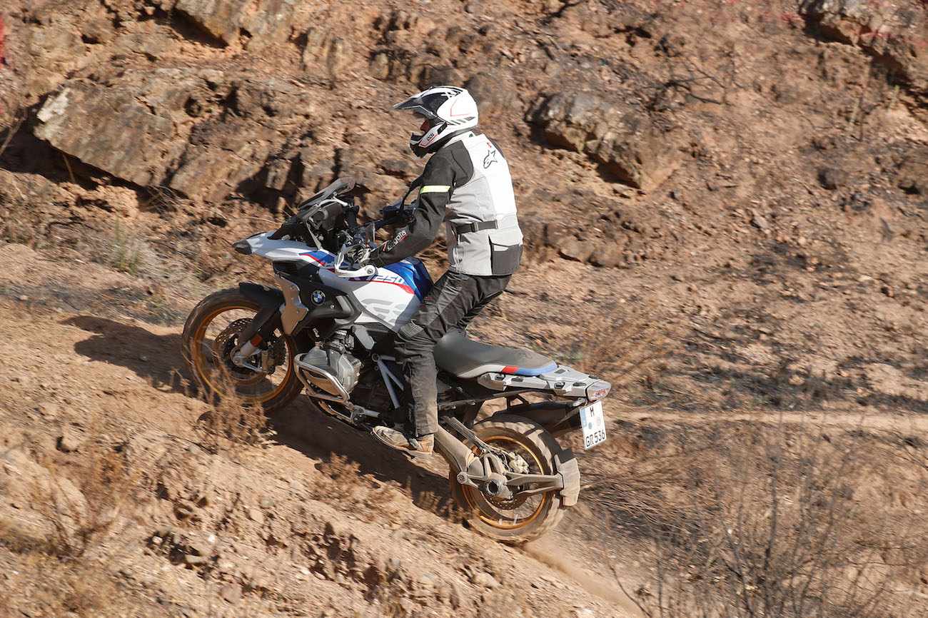 Com a R 1250 GS, a BMW eleva o limite (e as válvulas) um passo acima