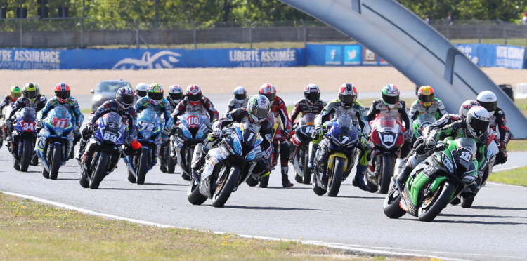 Sébastien Suchet au pied du podium FSBK!