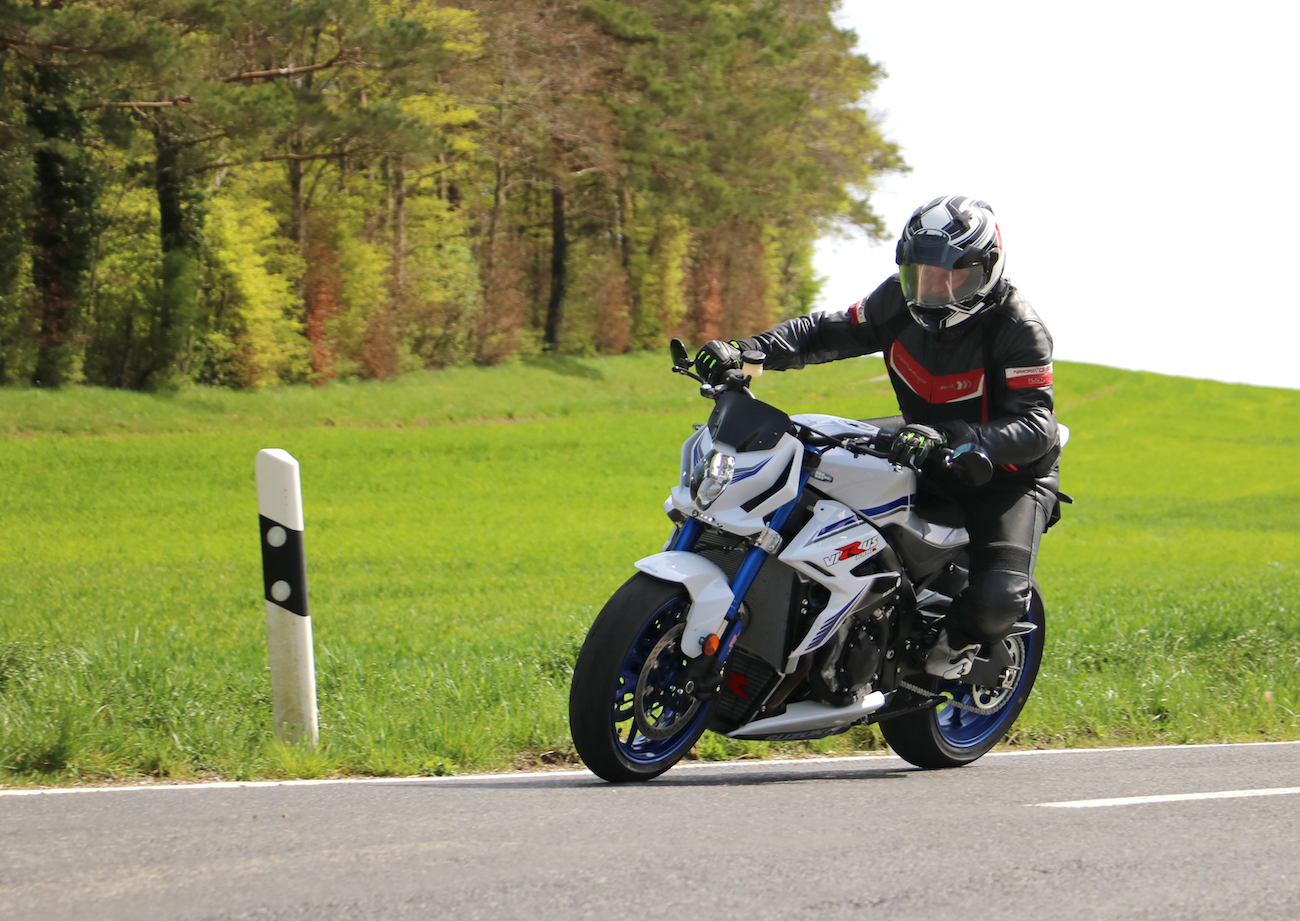 Suzuki Virus 1000 R