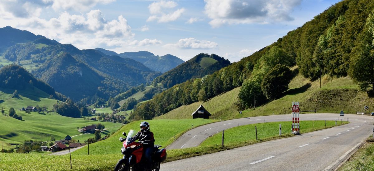 De Bienne à St-Blaise, via Delémont, le Passwang et la montagne de Granges