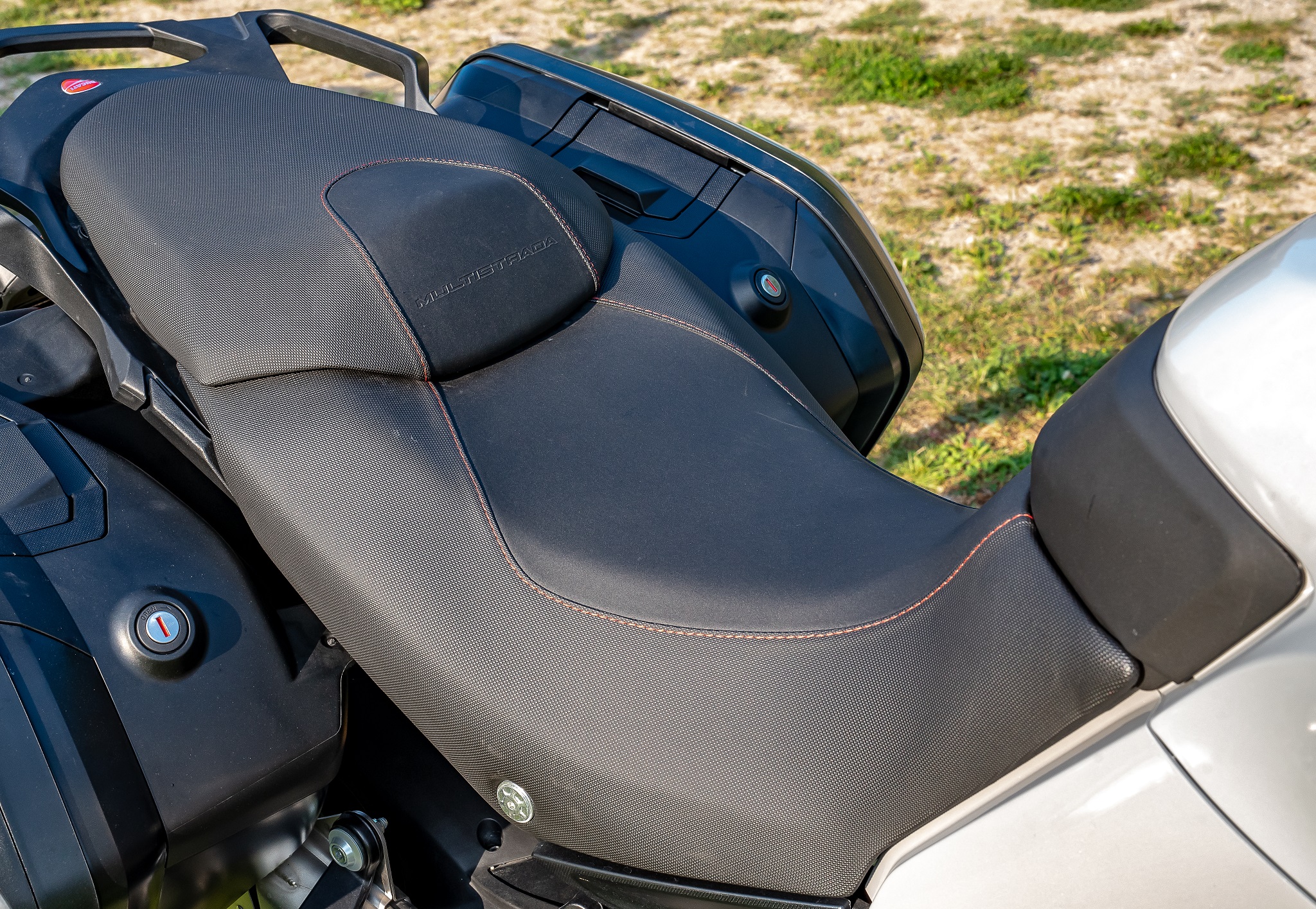 Comparatif Ducati Multistrada 960 S Kawasaki Versys 1000 SE Actumoto.ch (c) Mathias Deshusses