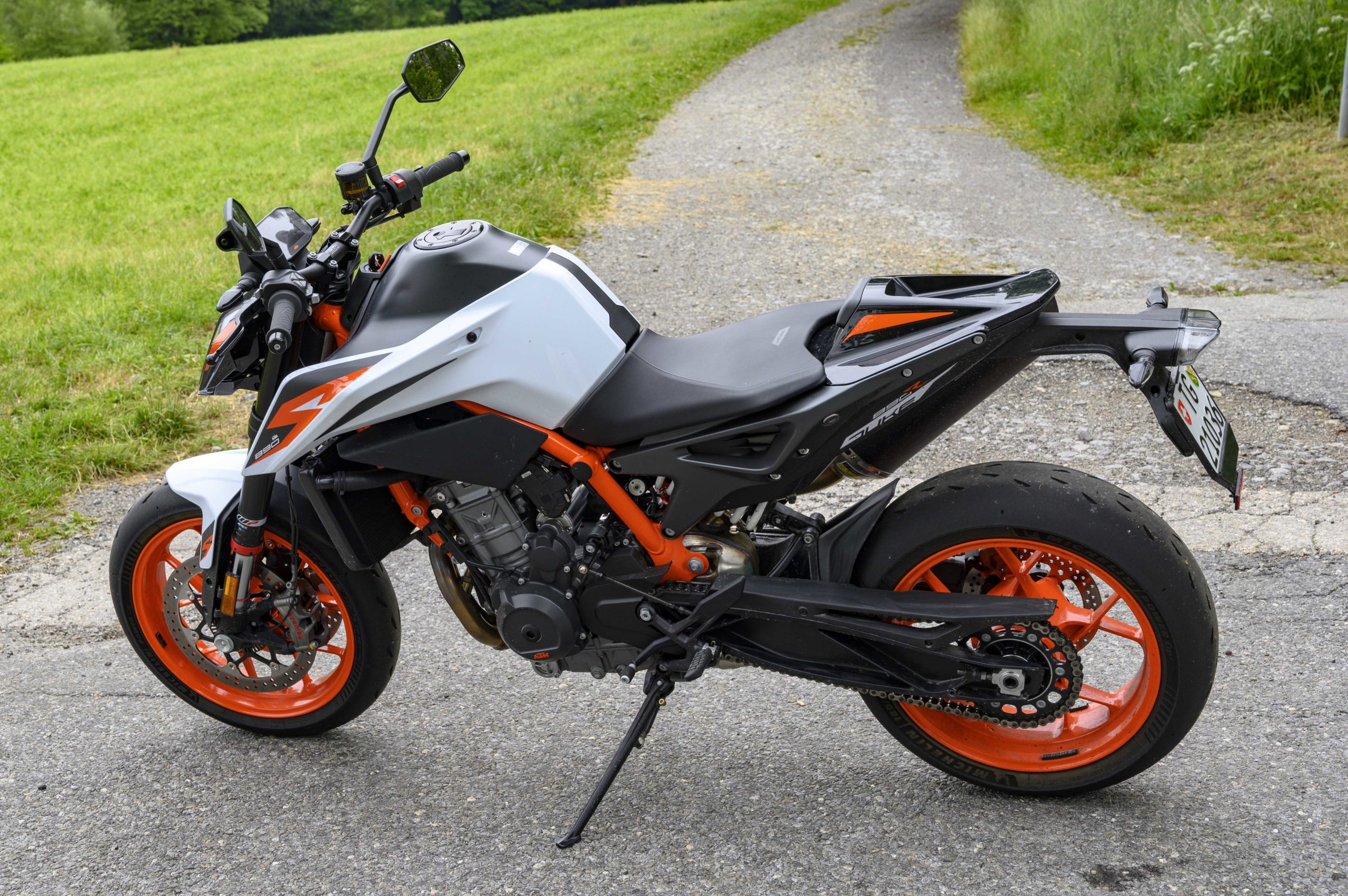 KTM 890 Duke R