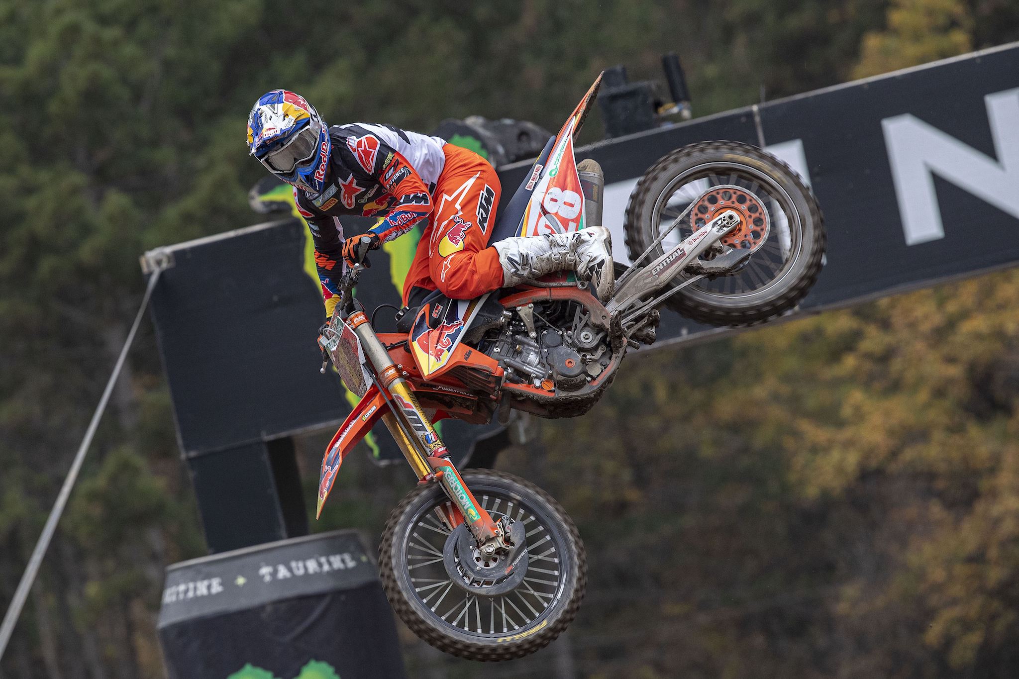 Tim Gajser et Tom Vialle déjà champions, et Seewer talonne Cairoli - Actu  Moto