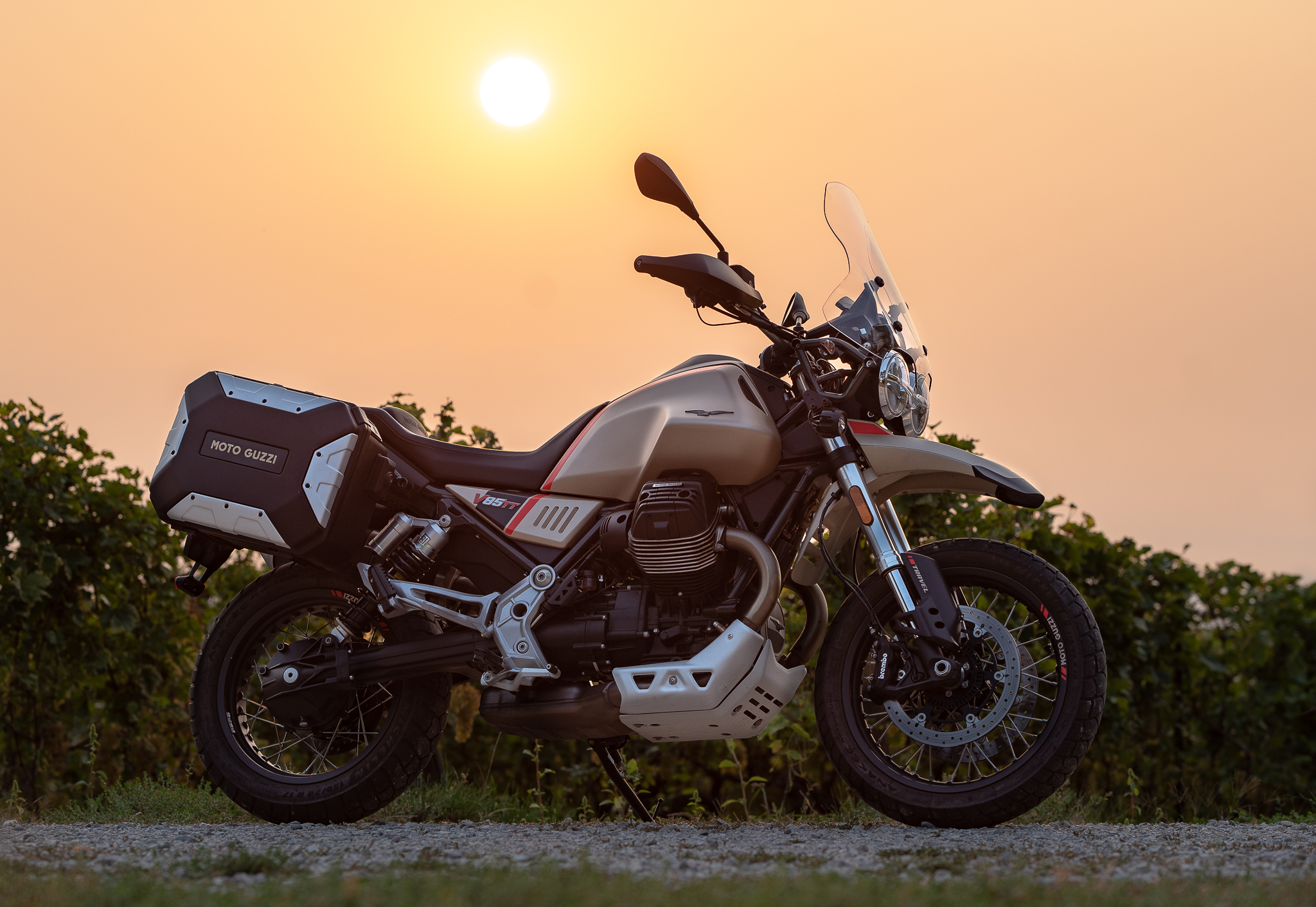 Essai Moto Guzzi V85TT Travel - l'Italie sait aussi être ...