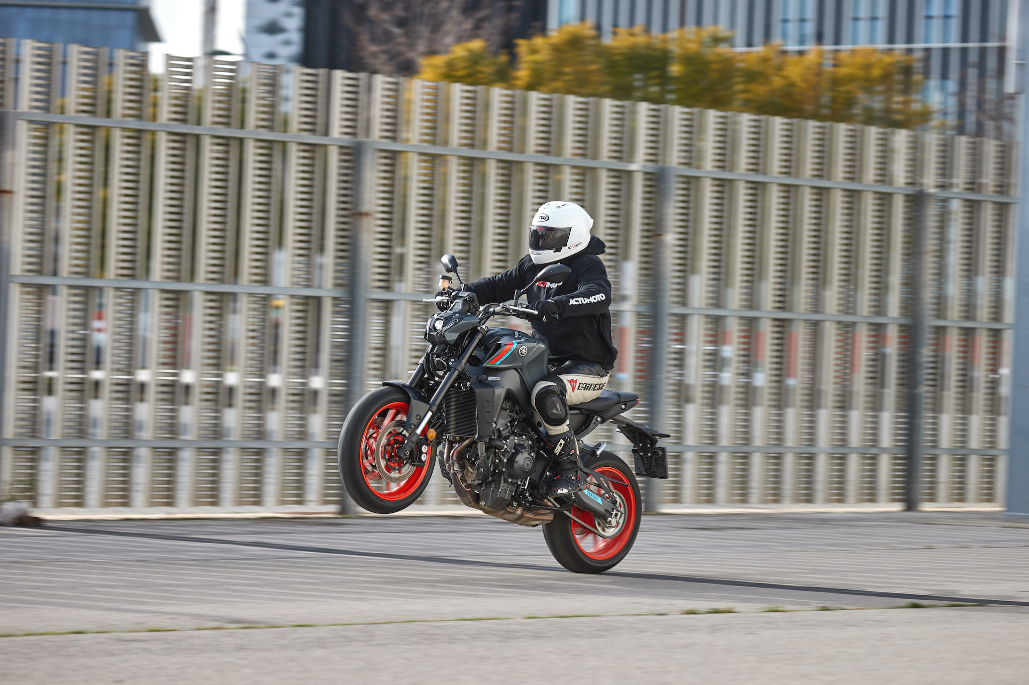 wheelie Yamaha MT