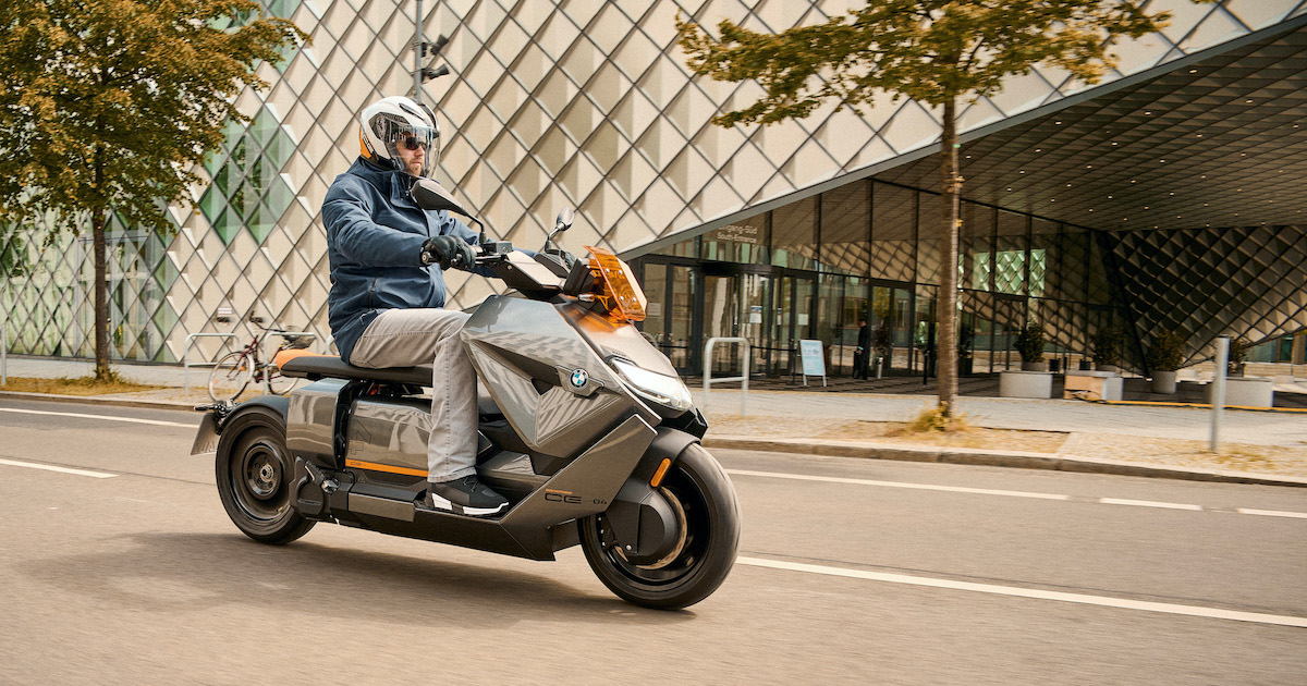BMW CE 04, le nouvel électroscooter branché Actu Moto