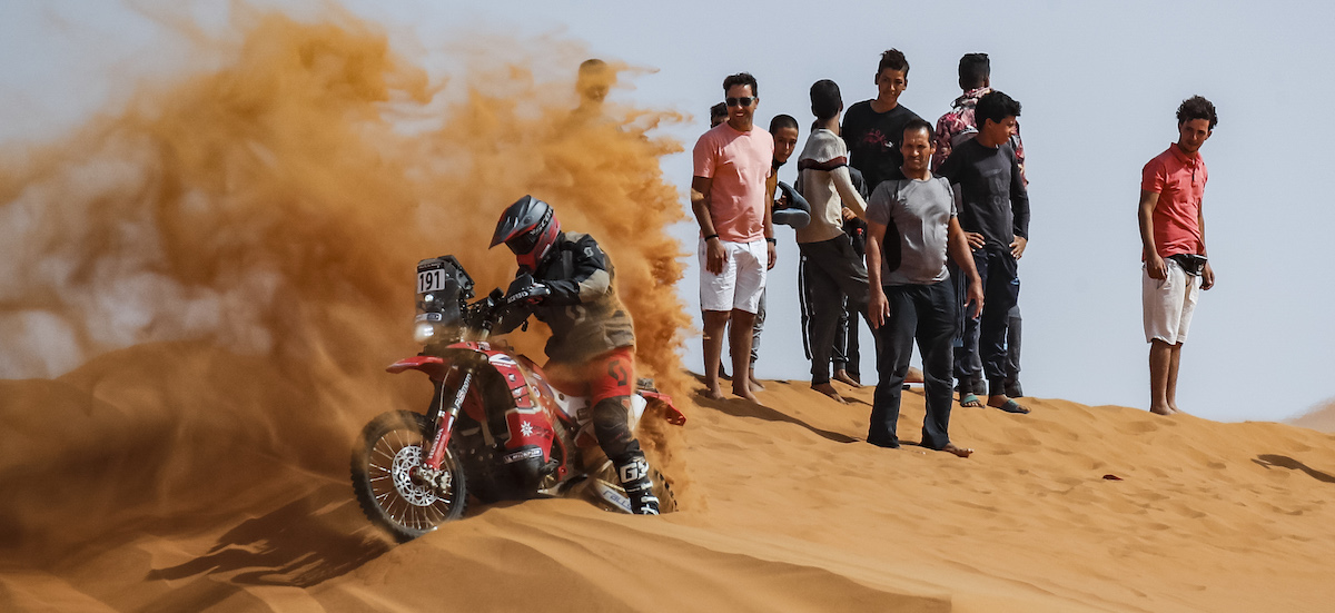 Après les premières étapes du Rallye du Maroc, le team KTM mène la danse, et le Suisse Monnin progresse