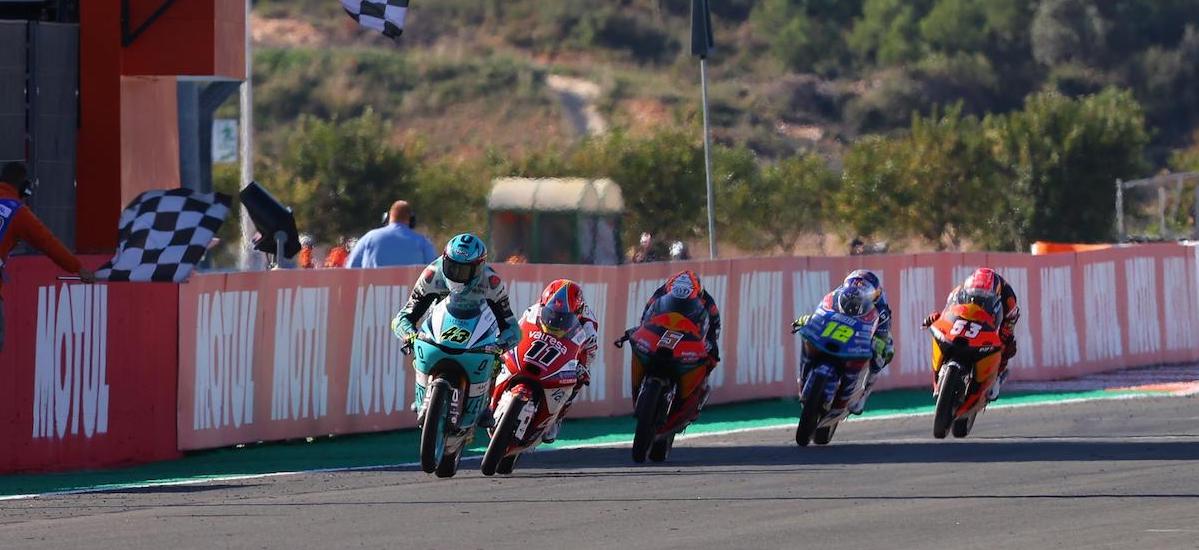 Moto3 – Une première victoire en Grand Prix pour Artigas, à Valencia