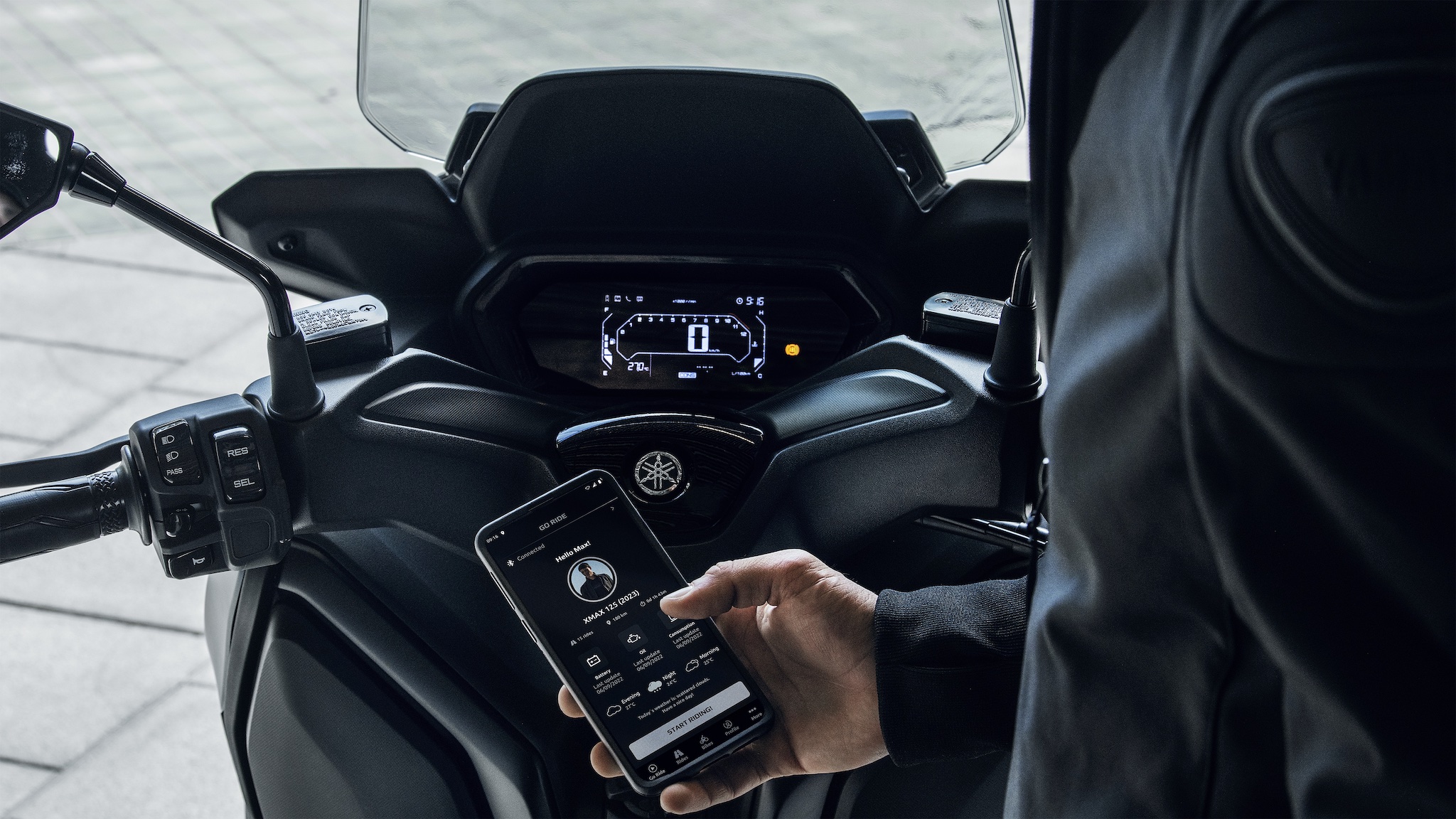 Nouveau Les Yamaha XMAX 125 Et 300 Avec La Connectivit Et Une Assise 