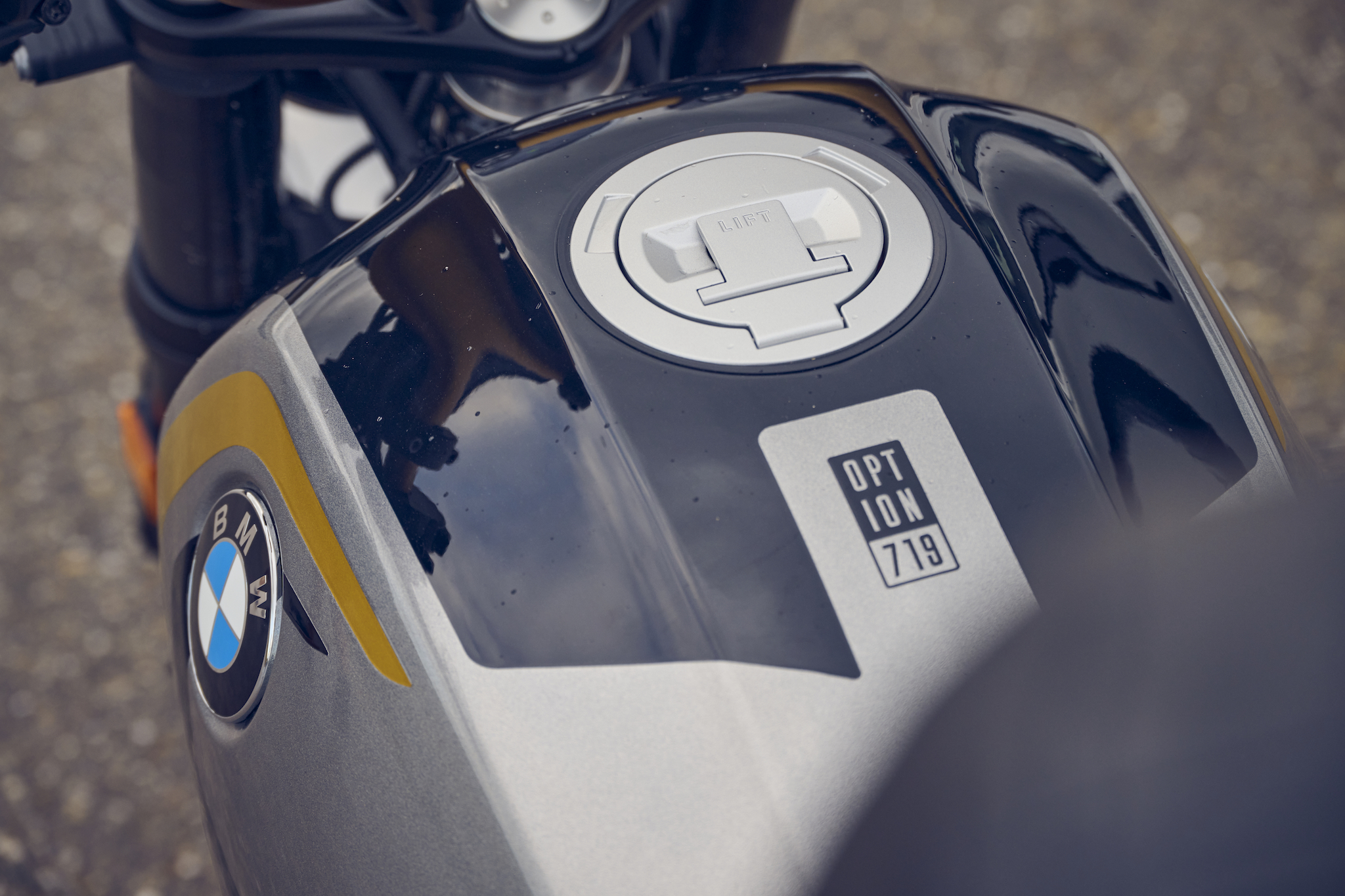 R12