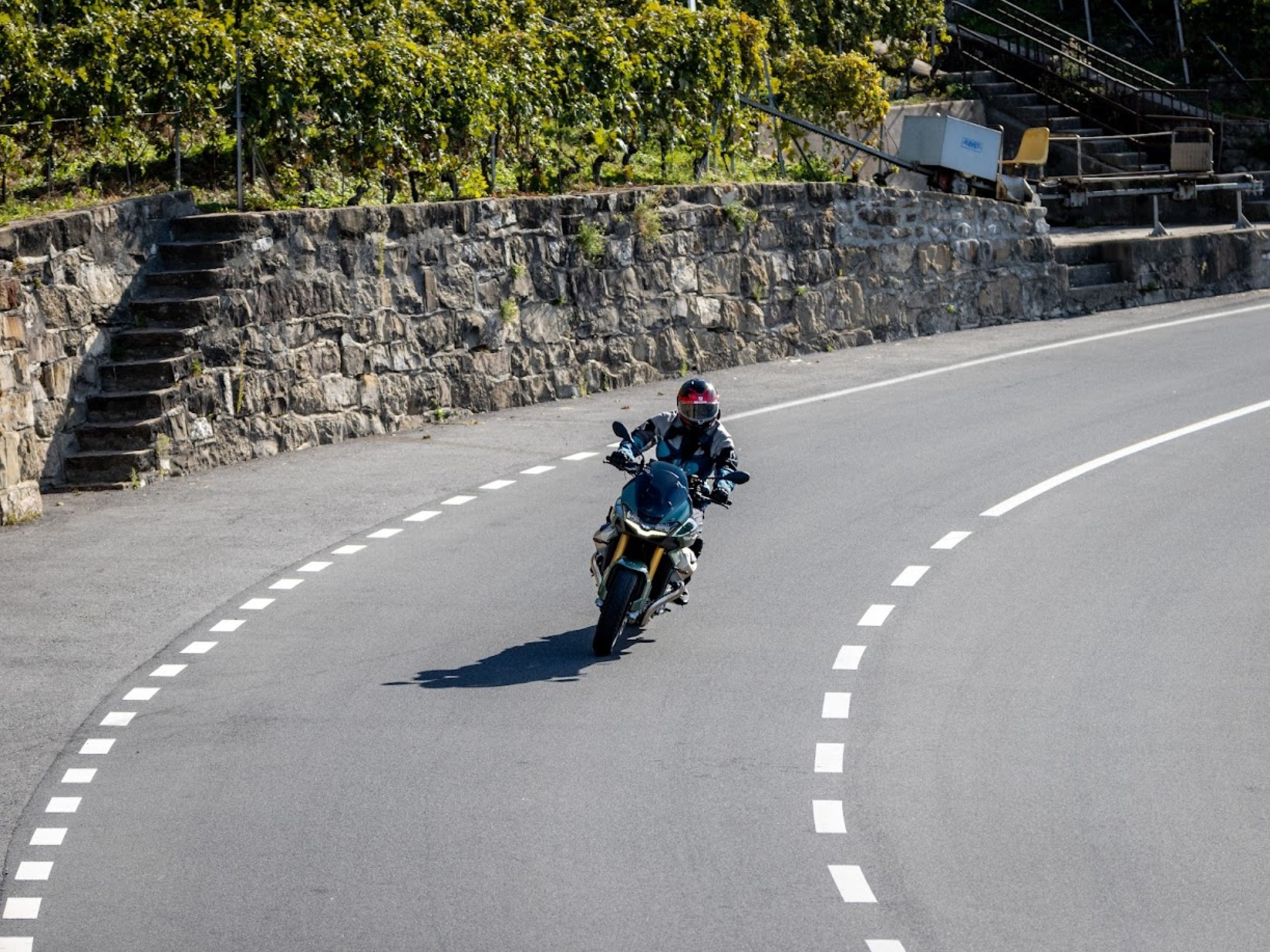 Porte-bagages arrière Moto Guzzi V100 Mandello avec poignées passager