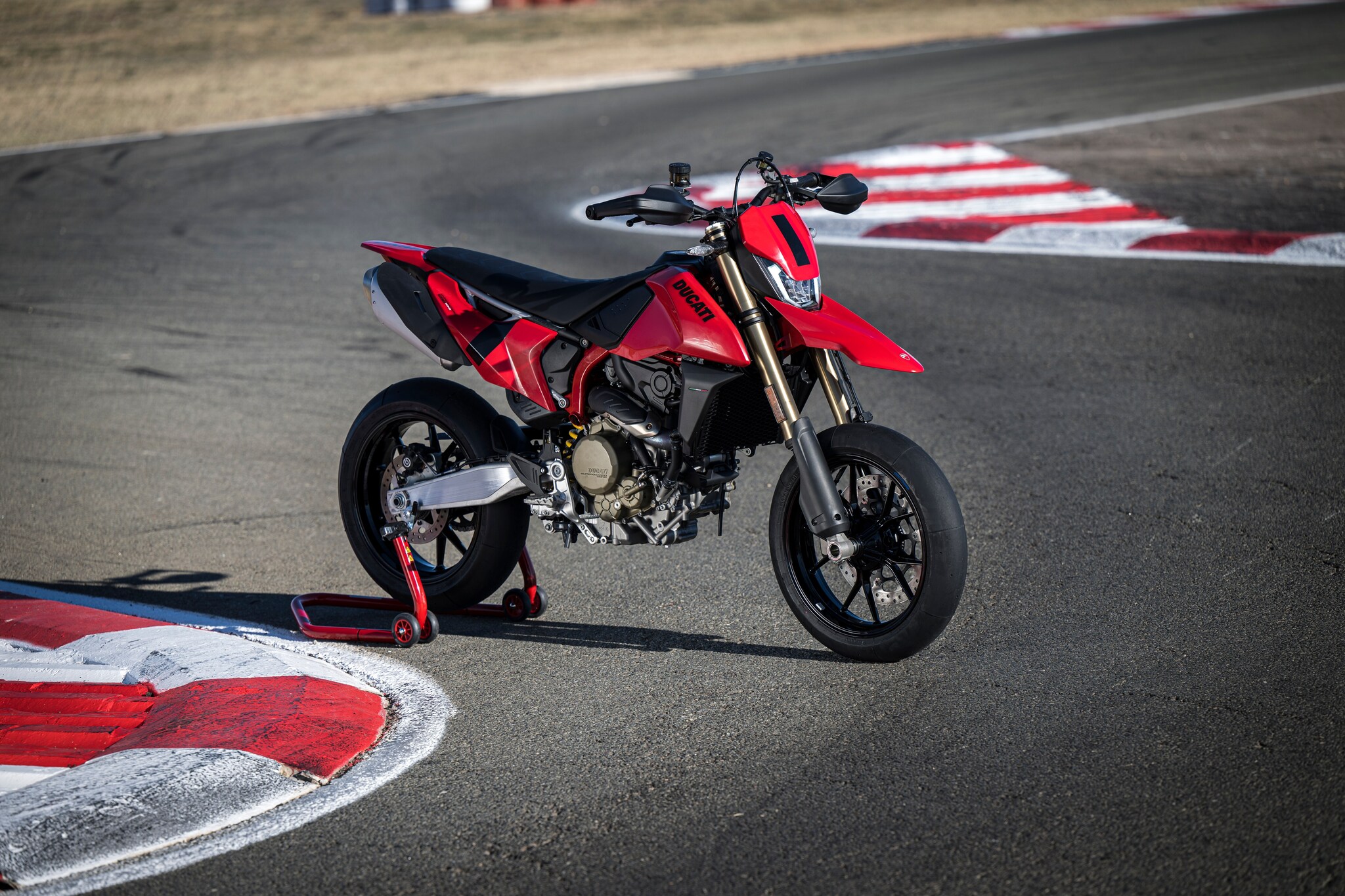 Hypermotard 698