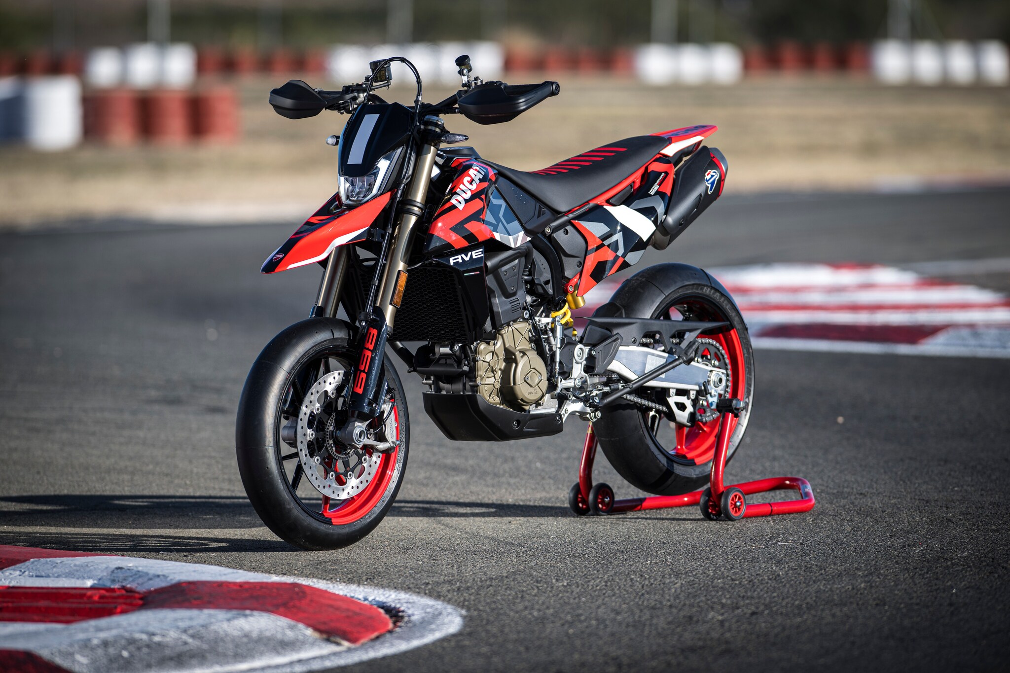 Hypermotard 698