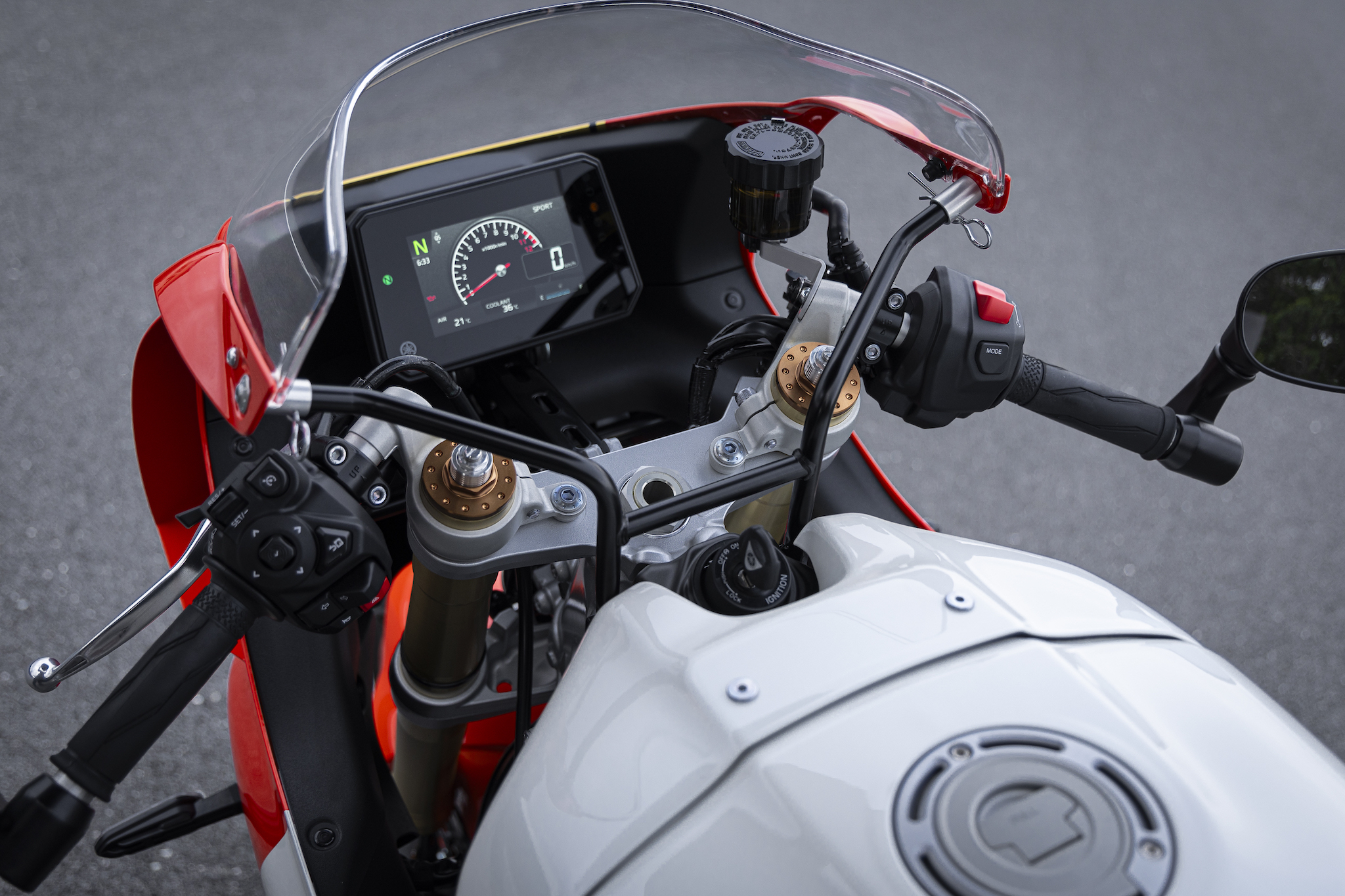 XSR 900 GP cockpit