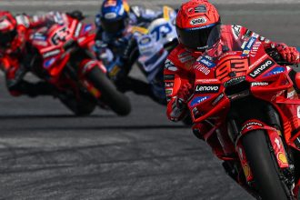Marc Marquez (Ducati, numéro 93) vainqueur du Grand Prix de Thaïlande à Buriram, devant Alex Marquez (team satellite Gresini, Ducati) et Francesco Bagnaia (Ducati); 4ème place à Franco Morbidelli (VR46, Ducati), devant Ai Ogura (Trackhouse, Aprilia), Marco Bezzecchi (Aprilia), Johann Zarco (Castrol Honda LCR), Brad Binder (KTM), Enea Bastianini (Tech3, KTM) et Fabio Di Giannantonio (VR46)