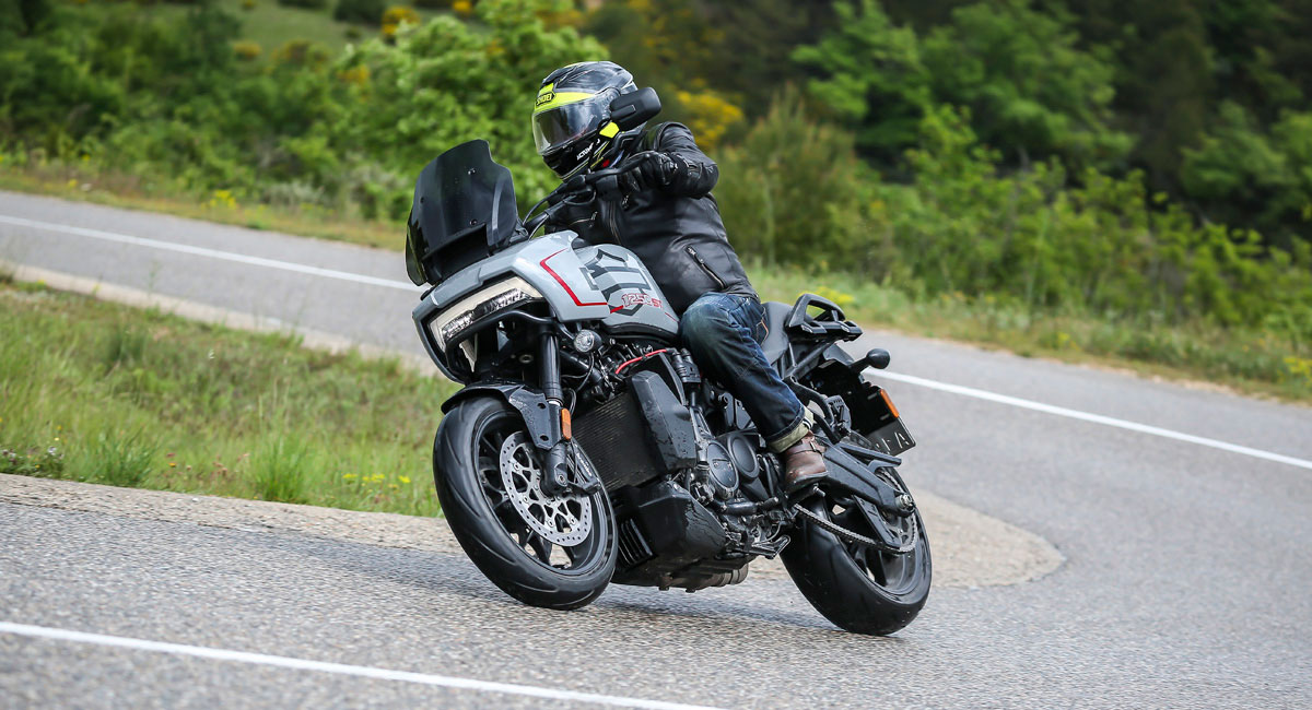 D’abord une fête grandiose dédiée à Harley-Davidson, puis la découverte de la Pan America 1250 ST