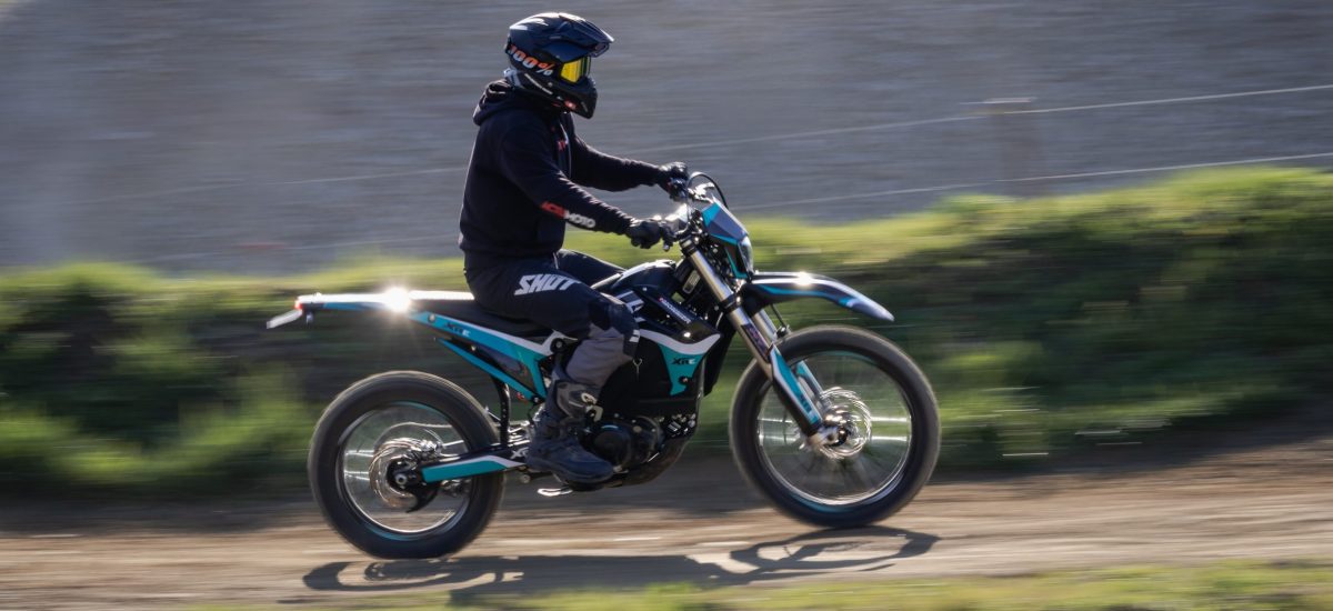 Essai – La MONNIER XRE: électrique, 5 vitesses et embrayage, la recette parfaite pour l’enduro?