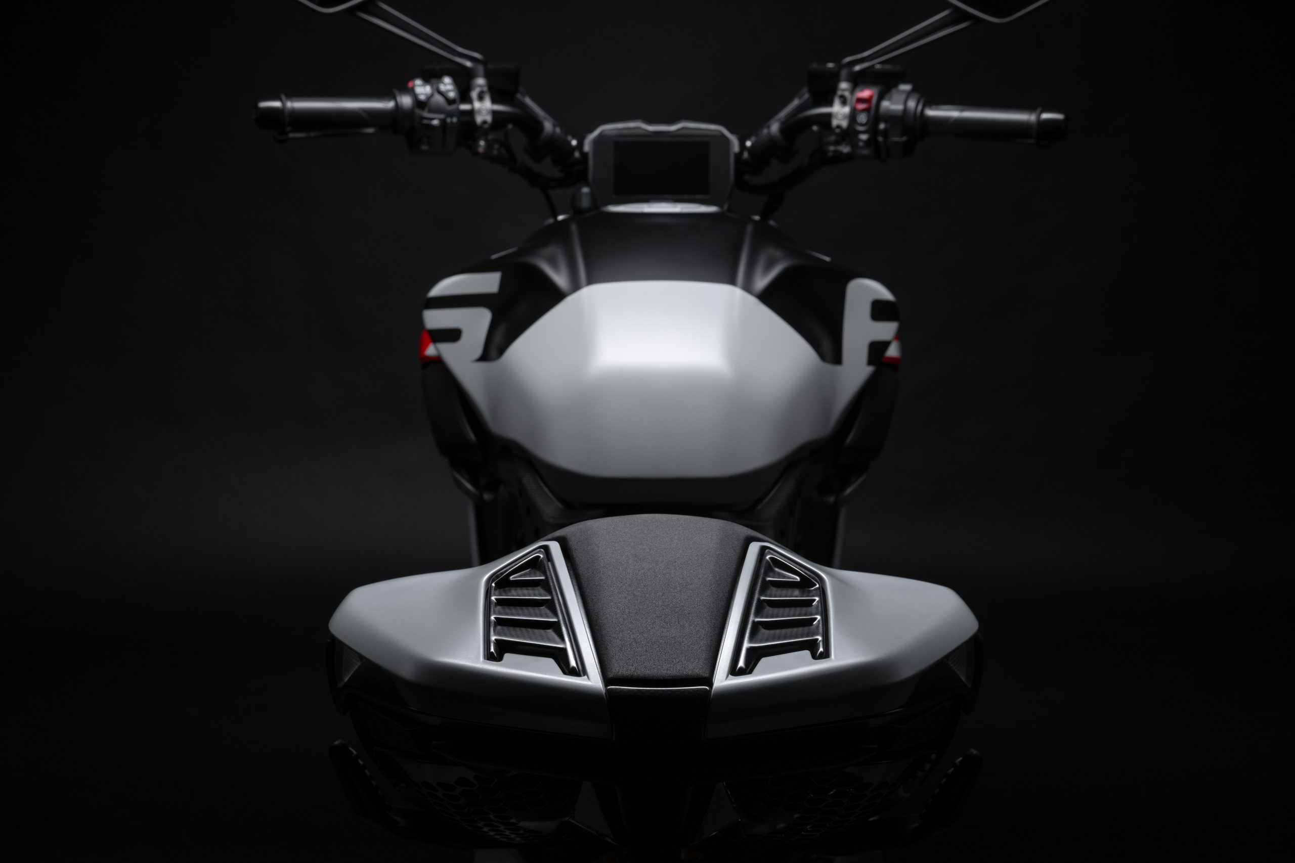 Diavel V4